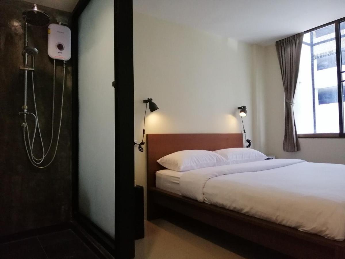 The Marble Hostel Банкок Екстериор снимка
